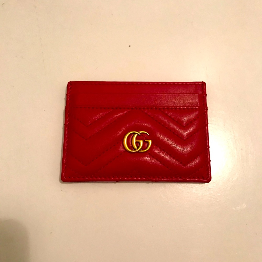 Gucci Matelasse Marmont Card Case in Hibiscus Red